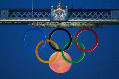 full-moon-olympic-rings-london-bridge-2012